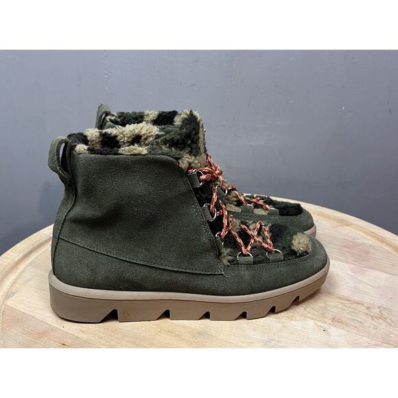 Bernardo Dana Green Suede Boot Womens 6.5 Sherpa lined Lace up Outdoors - Picture 2 of 9
